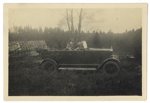 Photograph of Ethel Williams and two other ladies in a car