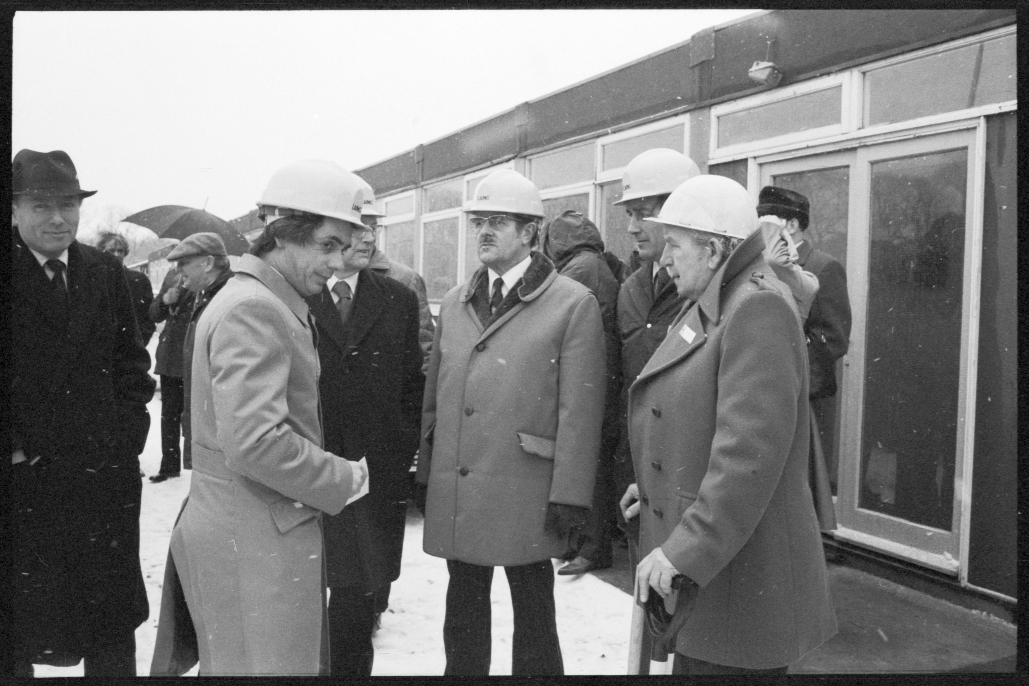 Photograph of men in hard hats when the work begins on new Medical School, March 1979. NUA/CN/129591/07.