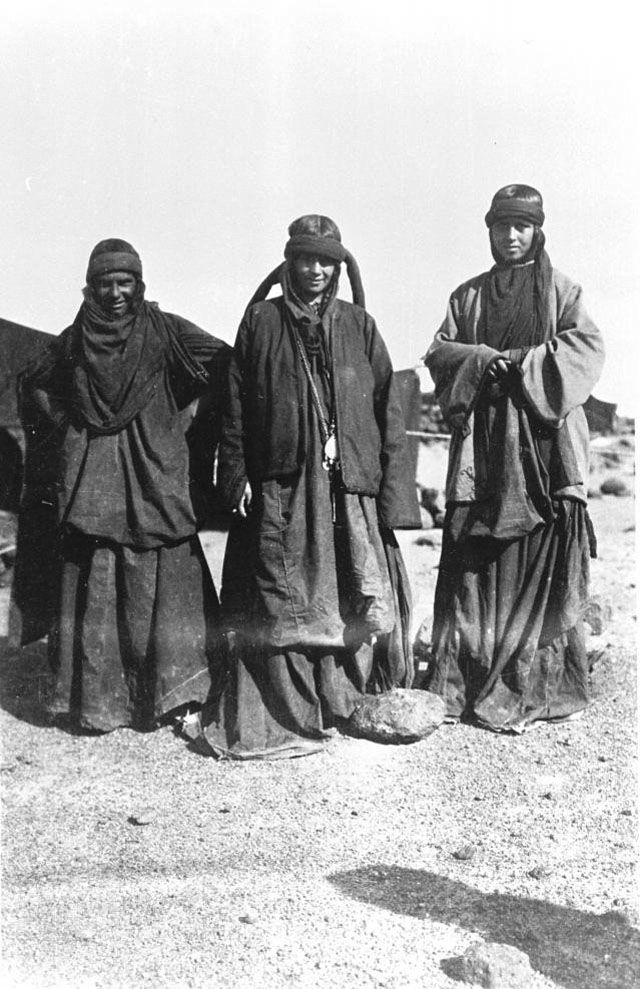 Nina Rosen and woman in Jerusalem.